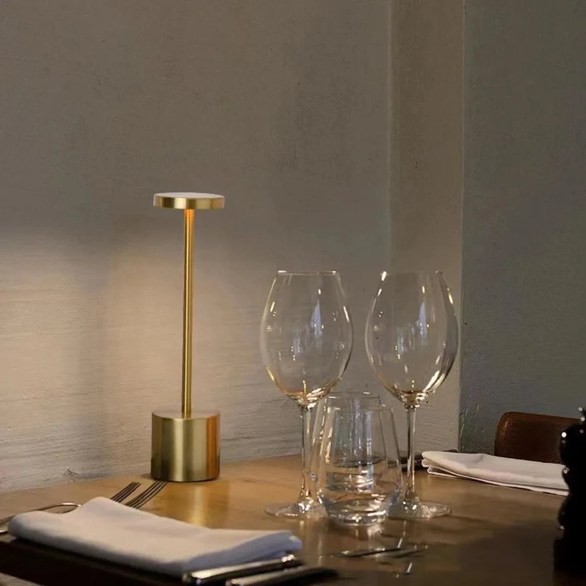 Luminária sem fio, luminária moderna, luminária minimalista, luminária escritório, Luminária de mesa,