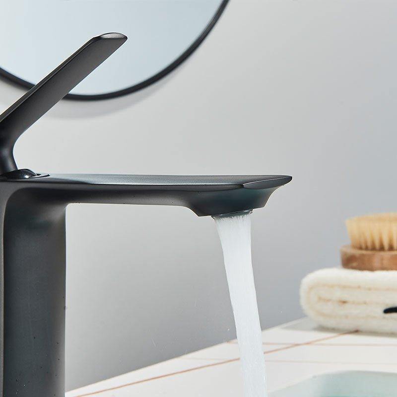 torneira banheiro, torneira do banheiro, torneira de pia banheiro, torneira gourmet banheiro, torneira monocomando banheiro, torneira preta banheiro, torneira gourmet preta,