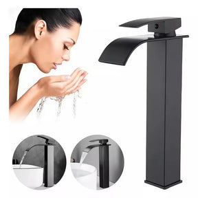Torneira Banheiro Cascata Alta Monocomando preta em ambiente de lavabo