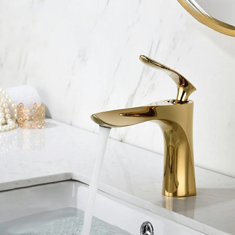 Torneira Para Banheiro Monocomando Dourada Misturador Bica Baixa — Dourado