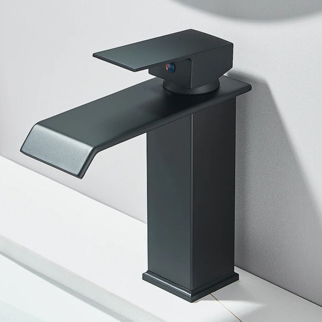 Torneira Banheiro Monocomando Cascata Preta Dourada Bica Baixa Quadrada — Preto