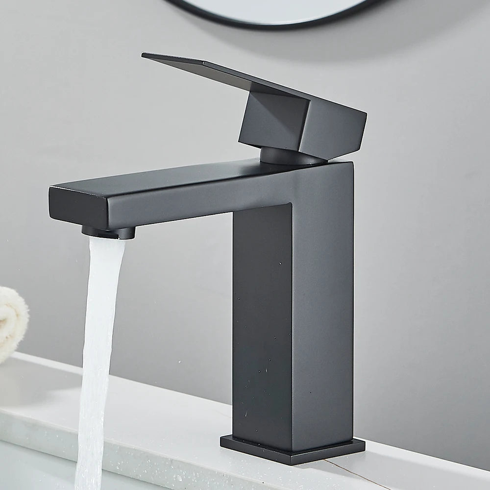 Torneira Para Banheiro Monocomando Modelo Elara — Preto