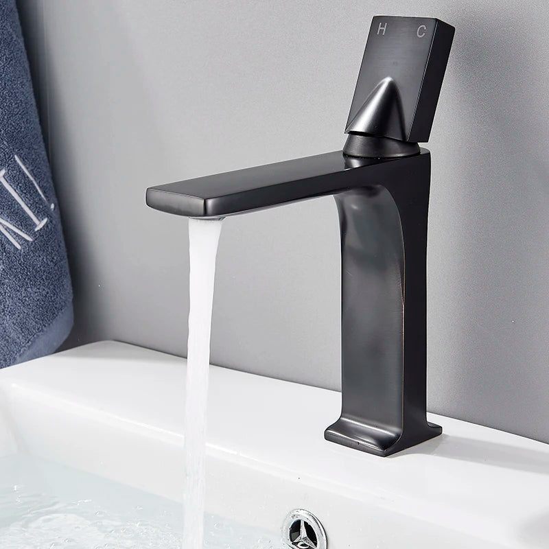 Torneira Monocomando Para Banheiro Modelo Aqua Bella — Preto