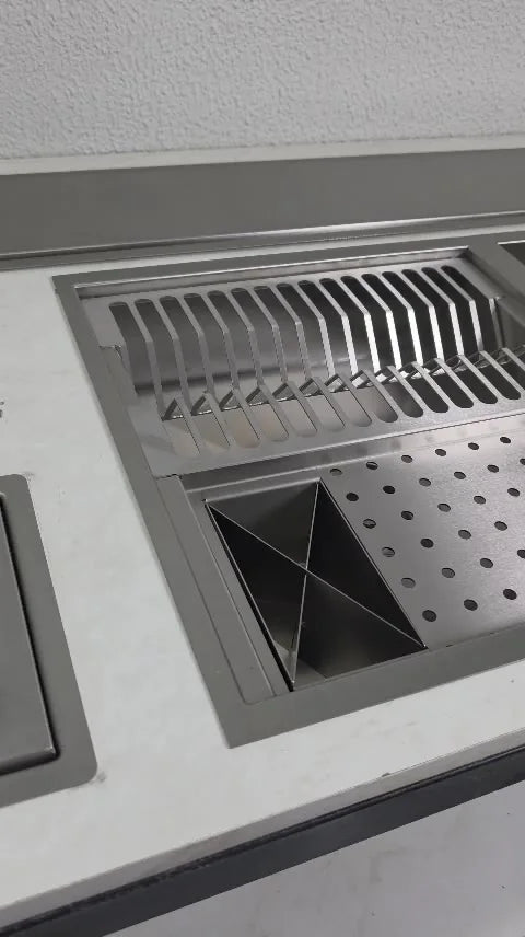 Detalhe da calha organizadora removível da Cuba Gourmet Inox 304