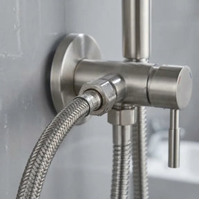 Ducha higiênica para banheiro cromado escovado, detalhe da mangueira flexível trançada — Toque de Casa