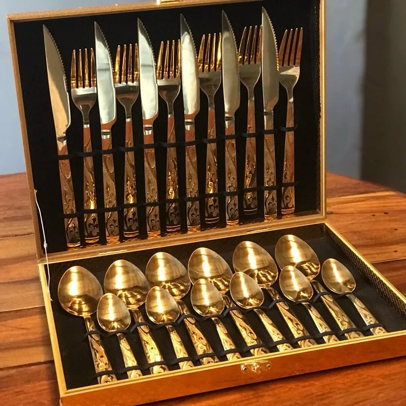 Faqueiro Inox 24 Peças com maleta e detalhe premium dourado e prata