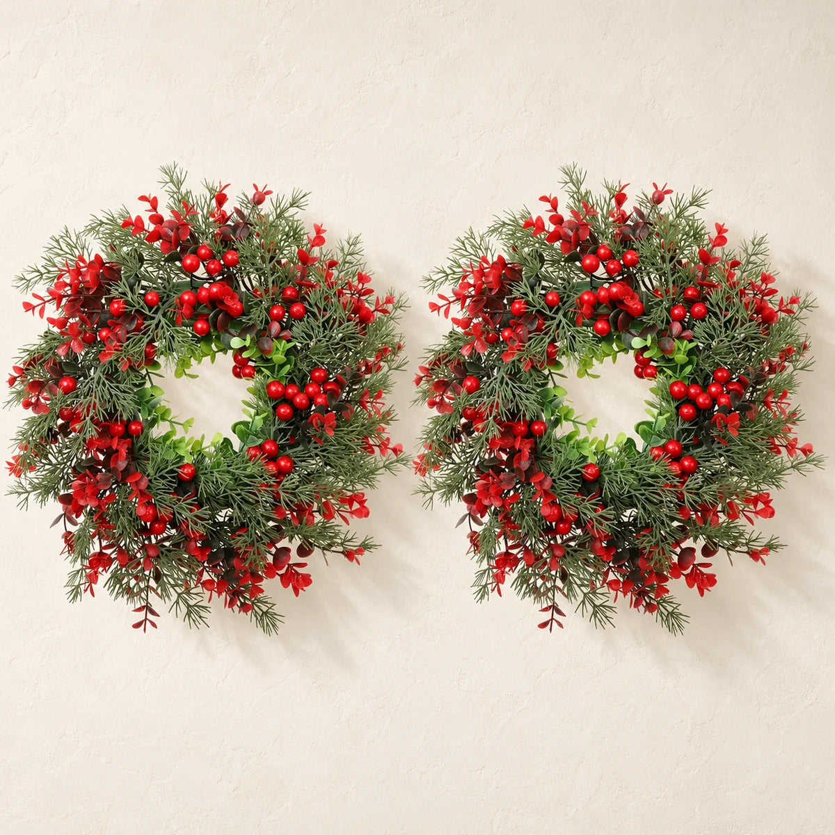 Dupla de guirlandas de Natal com folhagem e frutos vermelhos, 35 cm cada. Kit COMPRE 1, LEVE 2.