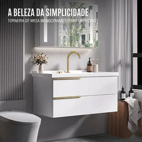 Torneira de mesa monocomando dourado escovado para lavatório instalada em banheiro moderno — Toque de Casa