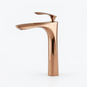 Torneira para banheiro cascata monocomando cobre em fundo branco