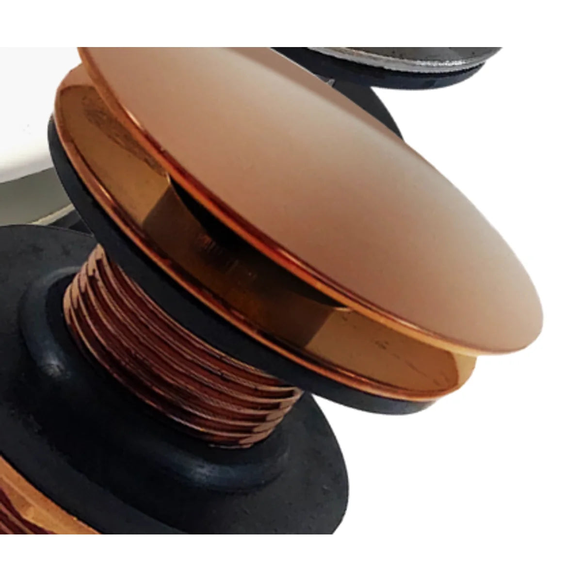 Detalhe do acabamento Rosé Gold da Válvula Click Up para banheiro
